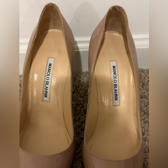 Manolo Blahnik Pointed Toe Heels - Picture 5 of 8